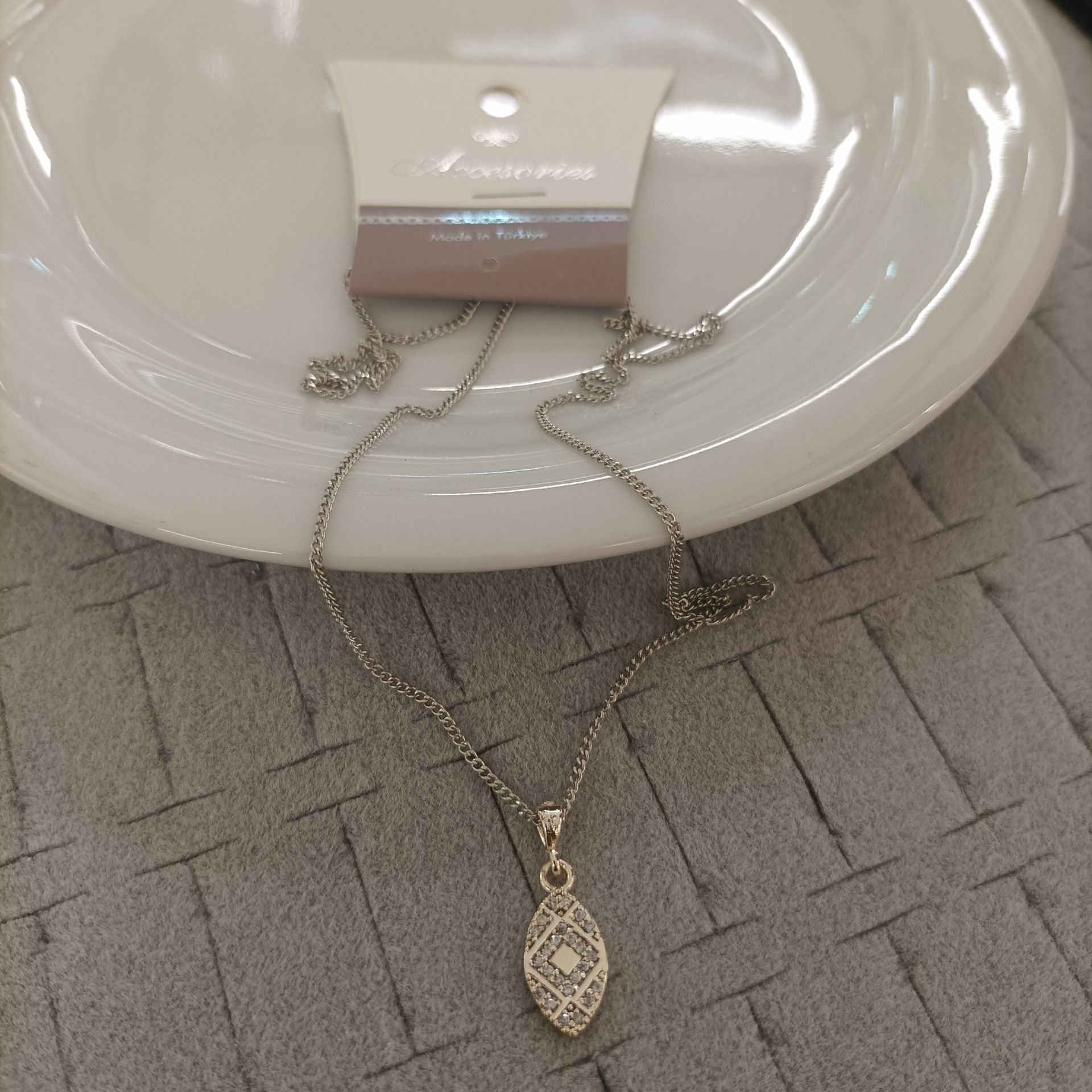 Zirkon Taşlı Kolye