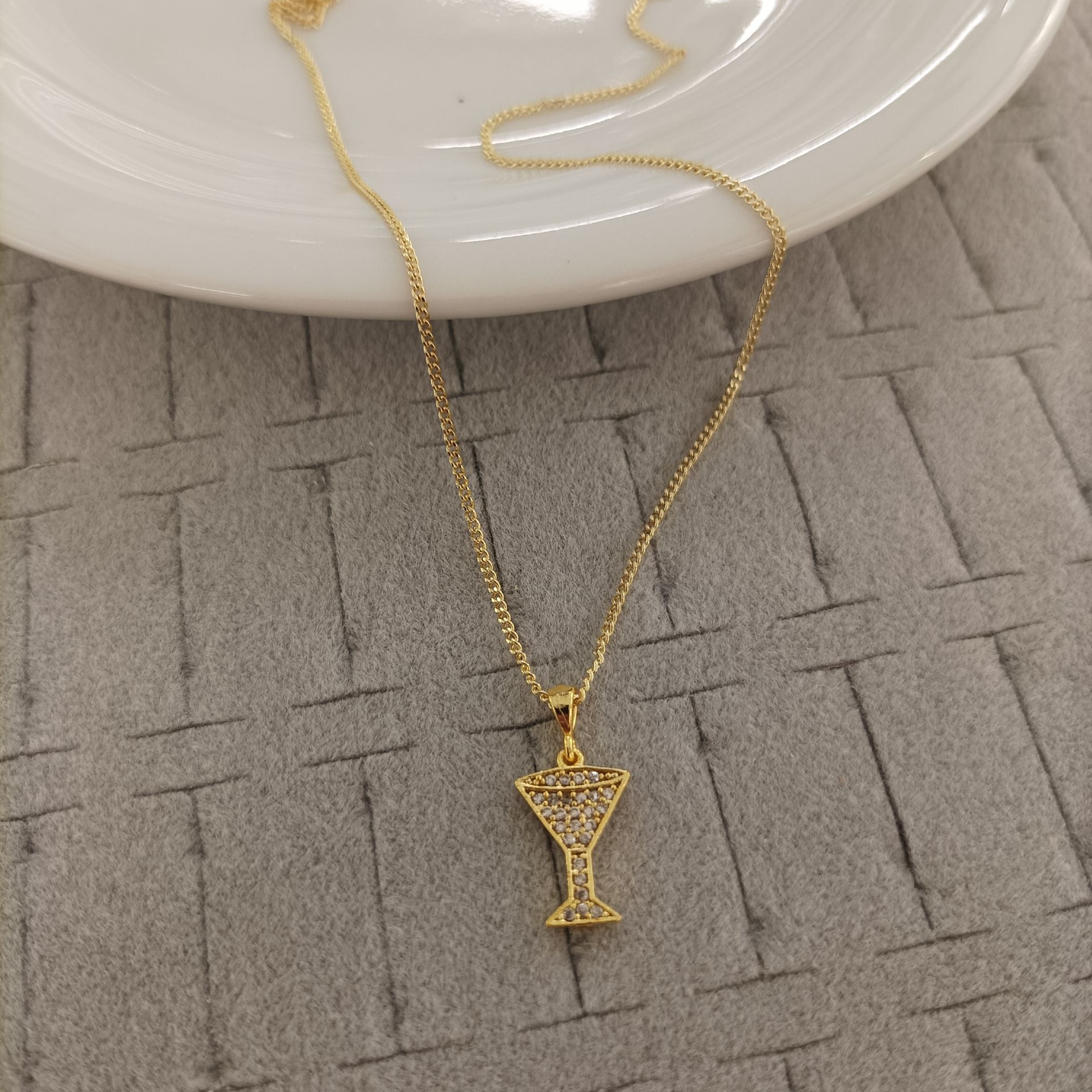 Zirkon Taşlı Kolye