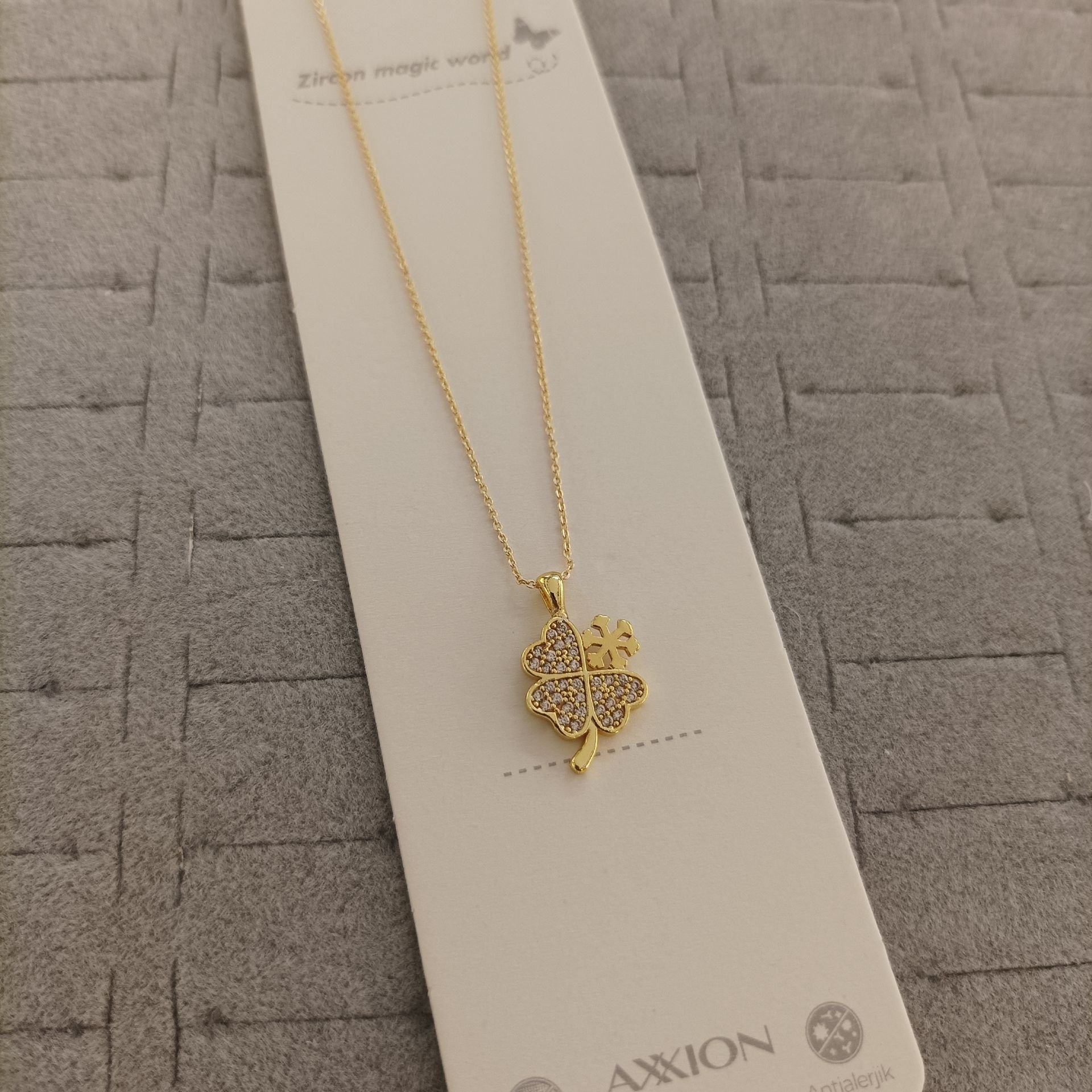 Zirkon Taşlı Kolye